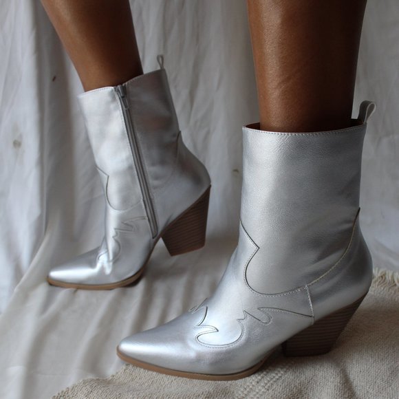 🆕The Jane// Silver Metallic western style boot - Picture 13 of 15